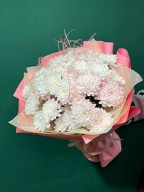 Buket iz nezhnih hrizantem