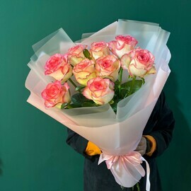 Buket iz rozovih roz