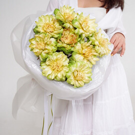 Букет из 9 роз Veggie — стильный моно-букет в матовой упаковке