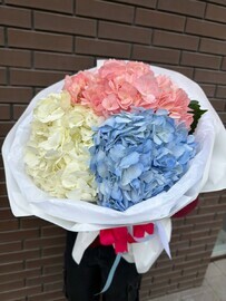 Букет из 3 гортензий