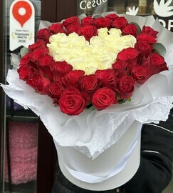 Цветы в коробке «Сердце»