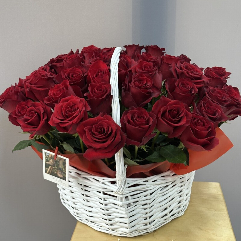 Korzina s rozami krasnimi, premium