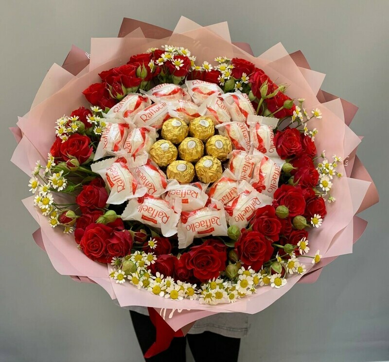 A bouquet of raffaello and a red bush rose, standart
