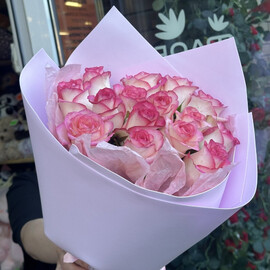 Buket iz 15 rozovih roz