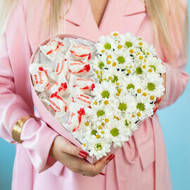 Сердце из ромашек и рафаэлло