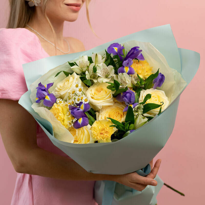 Букет с ирисами "Лазурное море", стандартный