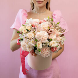 Nezhnaya kompozitciya s topperom Mamochke