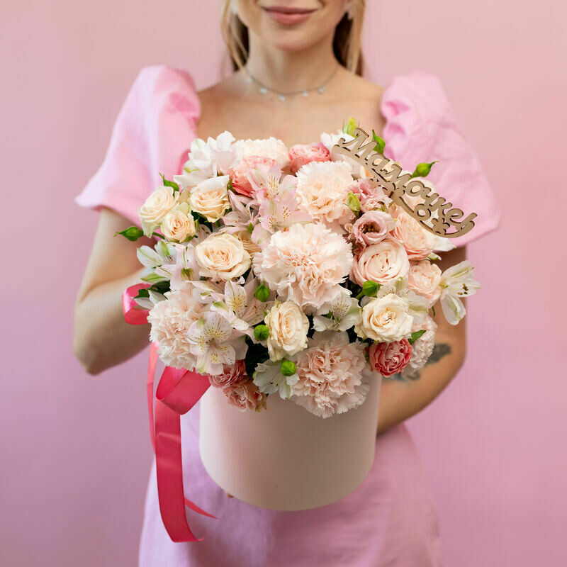 Nezhnaya kompozitciya s topperom Mamochke, standart