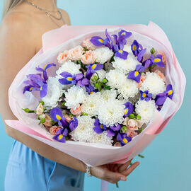 Sbornij buket s irisami Lazurnij bereg