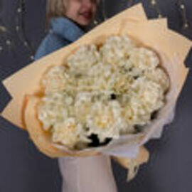 15 frantcuzskih roz Mondial_ v nezhnoj upakovke