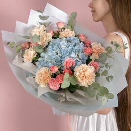 Avtorskij buket v golubih tonah