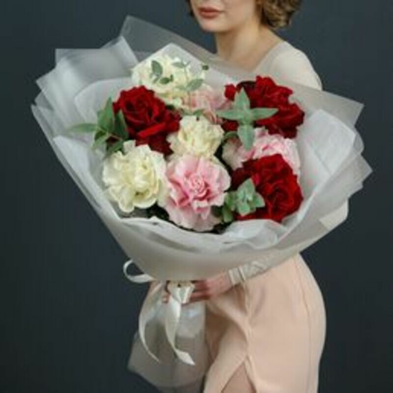 Buket iz 9 frantcuzskih roz s evkaliptom, buket frantcuzskih roz s evkaliptom