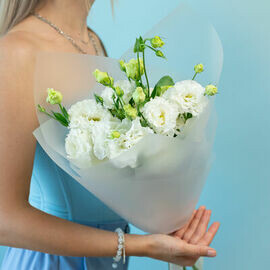 5 vetok beloj eustomi