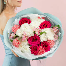 Яркий букет с розами Розовые грезы