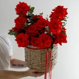 Kashpo iz 15 krasnih frantcuzskih roz