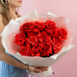 11 алых французских роз