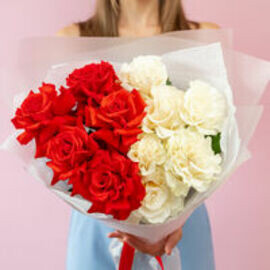 Buket iz 11 krasno-belih frantcuzskih roz
