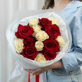 Rozi krasno-belie Ekvador 15 sht  (60sm)