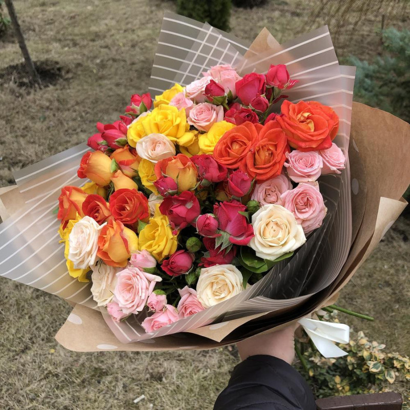 Монобукет 15 кустовых роз микс, 15 кустовых роз