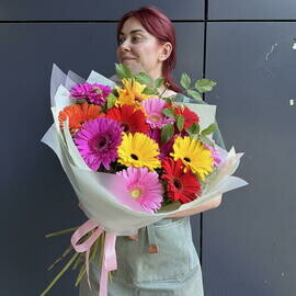 Bouquet of 15 multicolored gerberas with raspberry greens