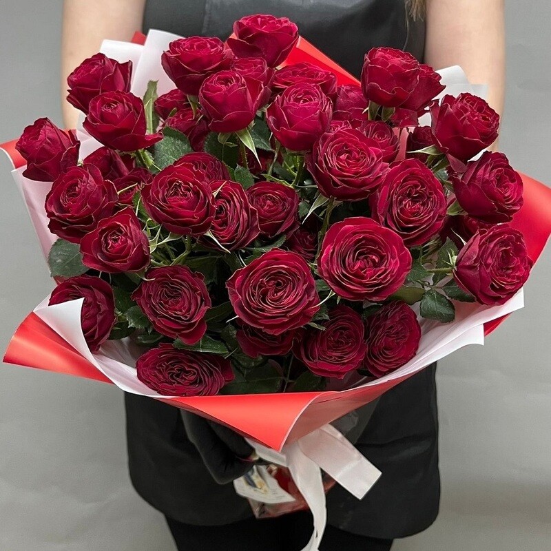 Monobucket of red bush roses, standart