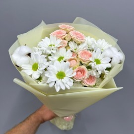 хризантема и кустовая роза