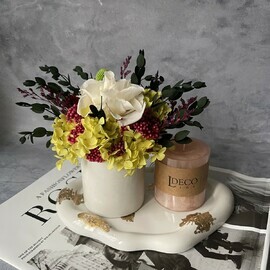 TCvetochnaya kompozitciya + aromatnaya svecha «Magnoliya»