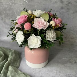 Avtorskij buket iz stabilizirovannih tcvetov