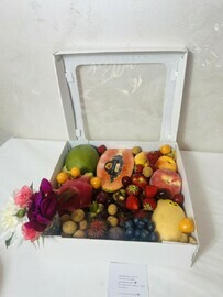 Большая коробка экзотических фруктов 