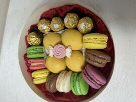 Lemon, macaroni and Ferrero dessert 