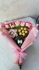 Букет с розами и сладости 