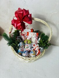 Корзина с киндерами 