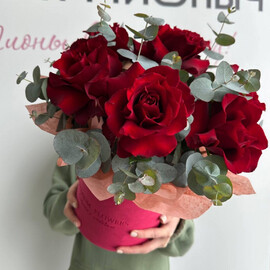 Hat box /French roses/eucalyptus/Ufa flowers/Ufa delivery