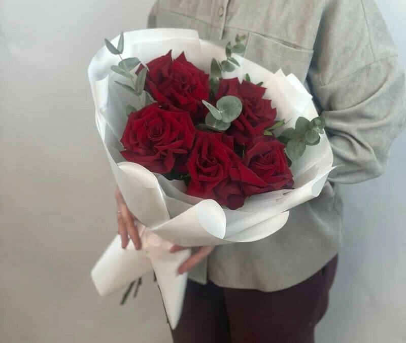 Букет из красных ажурных роз, стандартный