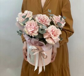 Шляпная коробка с розами
