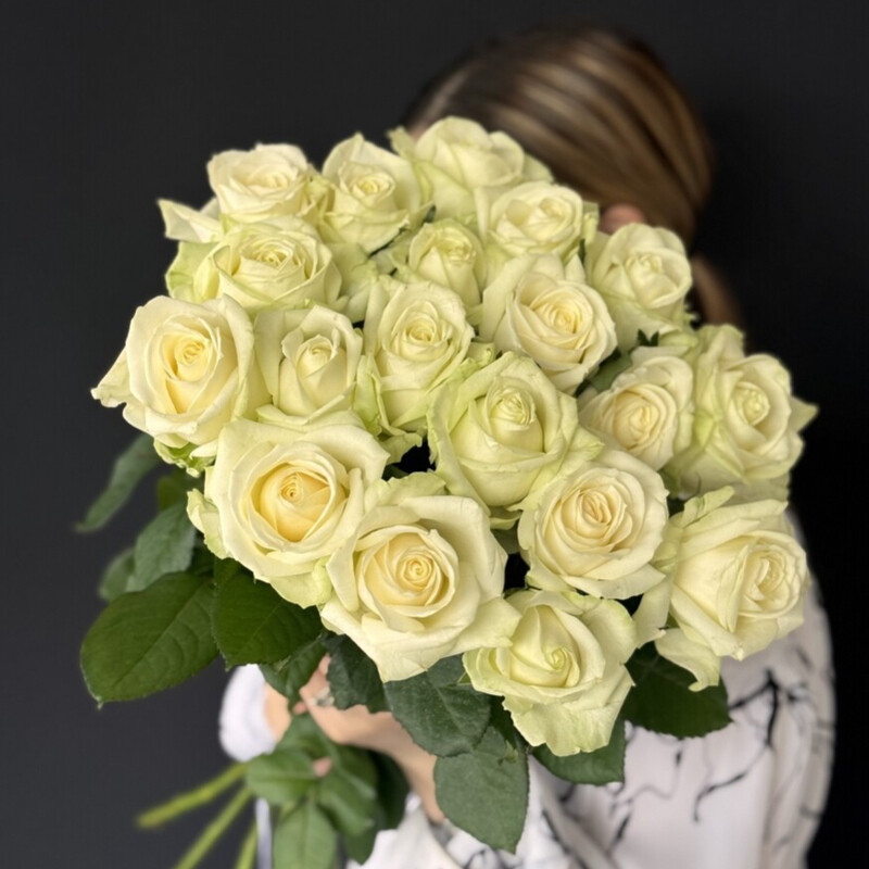 19 white roses , standart