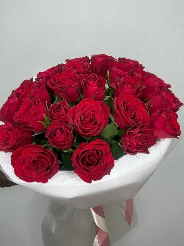 Monobucket of 15 scarlet roses "Flash of love", standart