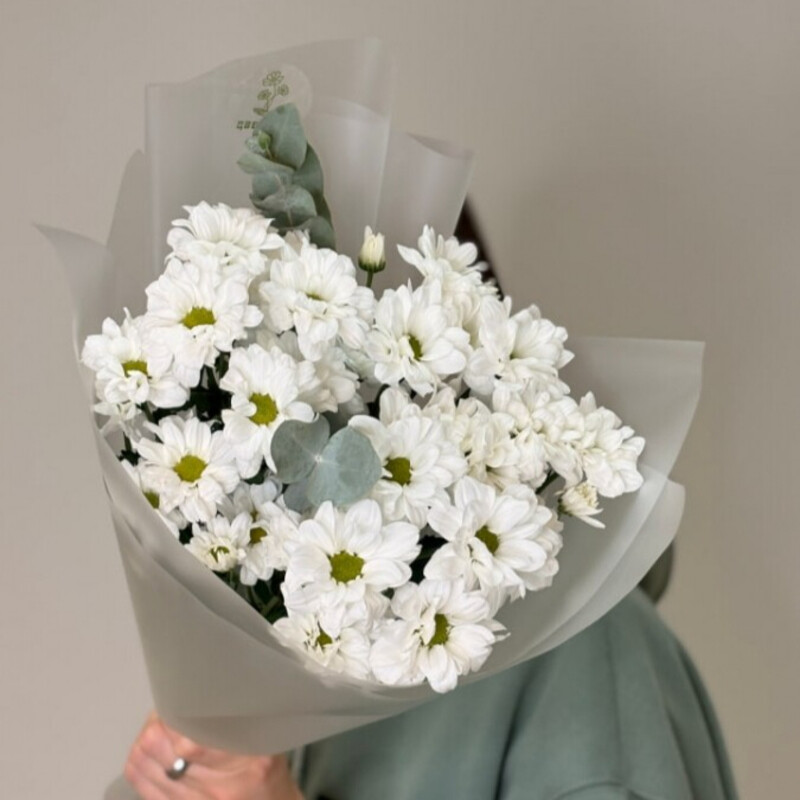 Bouquet of chamomile chrysanthemums and eucalyptus, standart