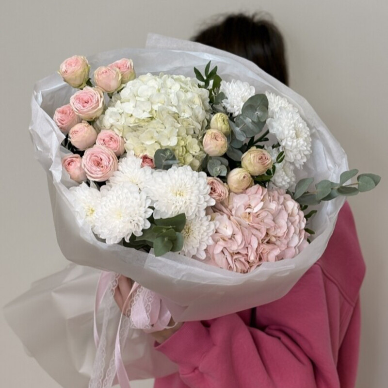 Bouquet of hydrangeas, chrysanthemums and roses, standart