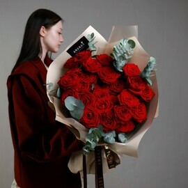 Монобукет из 25 бордовых роз 