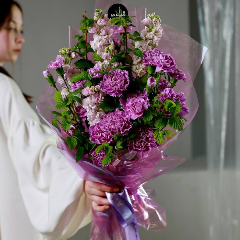 Avtorskij buket iz sortovih diantusov Moon Aqua, standart