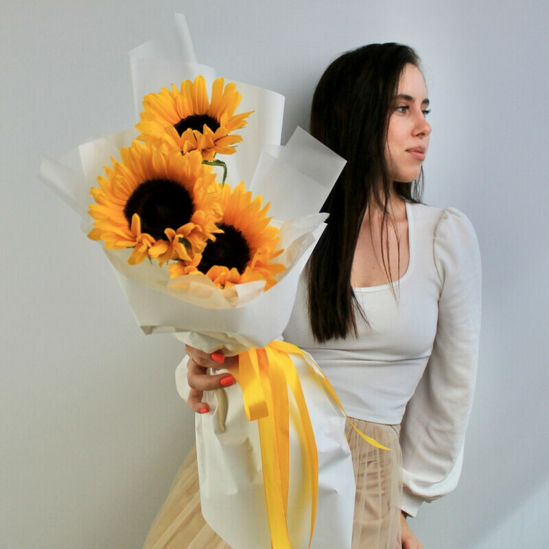 Buket-kompliment iz podsolnuhov, standart