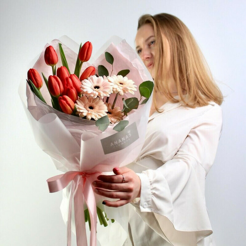 Весенний букет с тюльпанами и герберами, стандартный