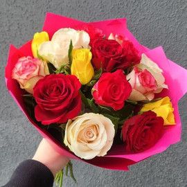 Яркий микс из роз