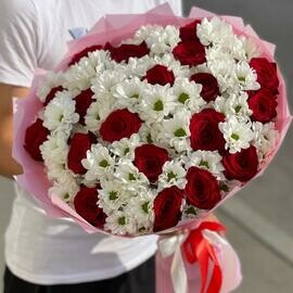 Букет хризантем и роз