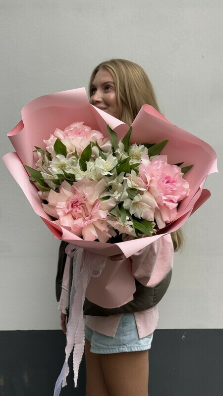 Сборный букет с французской розой и альстромерией, стандартный