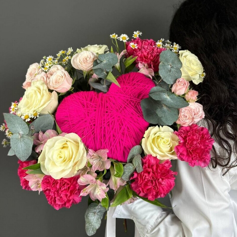 Розовый букет на 14 февраля "Сердце" для любимой, стандартный