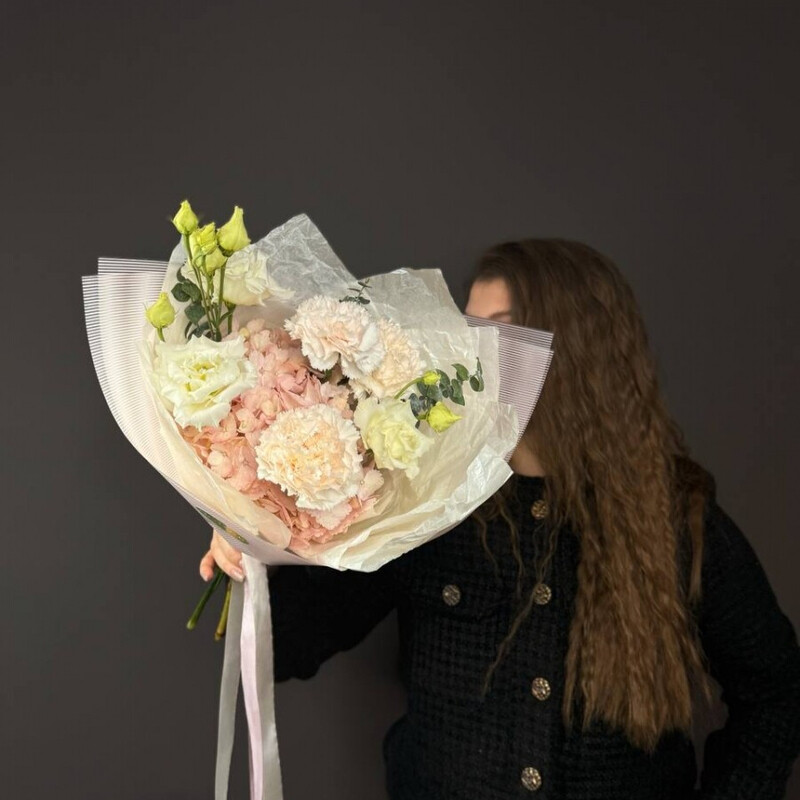 Nezhnij vozdushnij rozovij buket na den_ materi, reduced