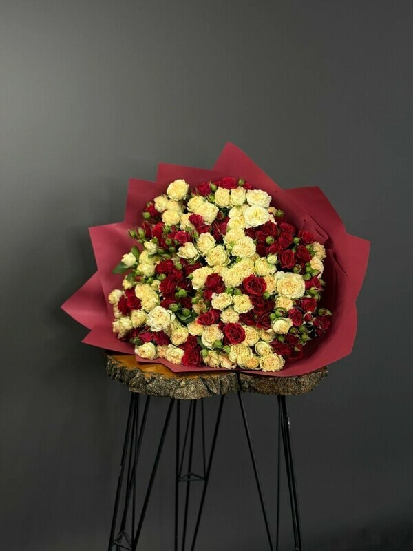 Buket iz kustovih roz miks 31sht, premium