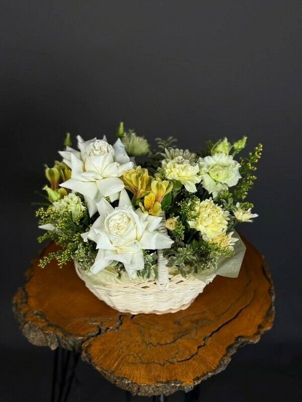 Цветочная композиция в корзинке микс, стандартный